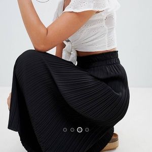 Bershka Pleat Cropped  Pants
